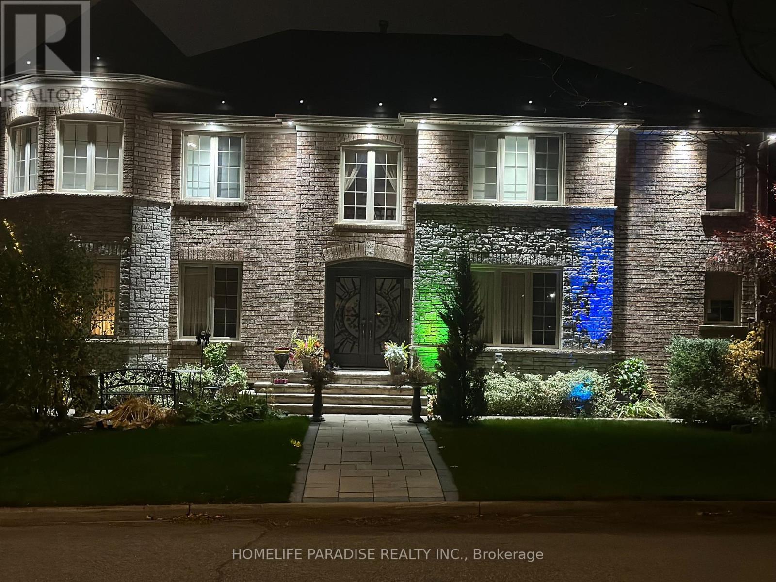 11 Oak Street, Halton Hills (Georgetown), Ontario  L7G 5T7 - Photo 1 - W14115294
