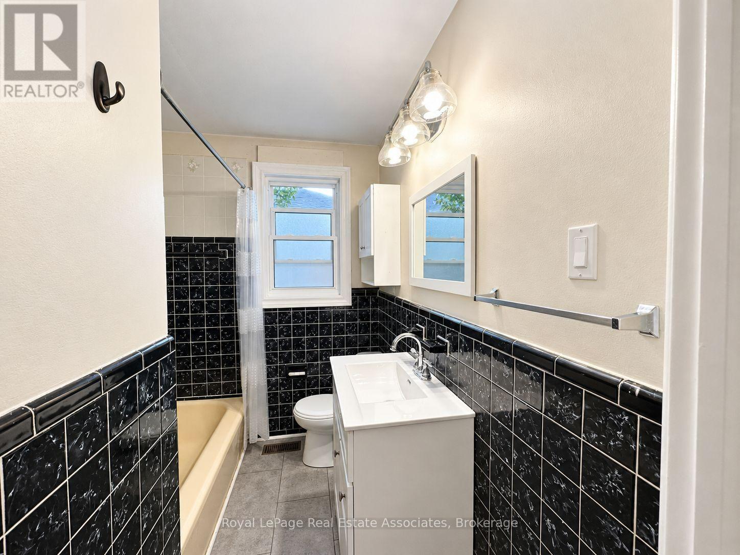 Upper - 10 Elizabeth Street, Halton Hills (Georgetown), Ontario  L7G 3K2 - Photo 10 - W14121140